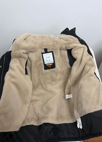 Siyah Peluş Astarlı Kadın Kaban pull and bear - Görsel 3