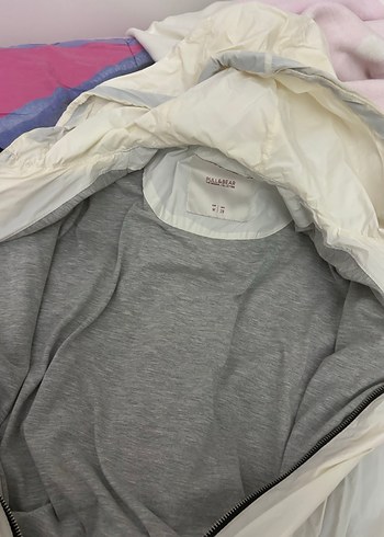 Beyaz Kapüşonlu Fermuarlı Kadın yağmurluk - Görsel 3