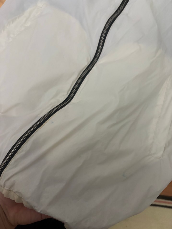 Beyaz Kapüşonlu Fermuarlı Kadın yağmurluk - Görsel 2