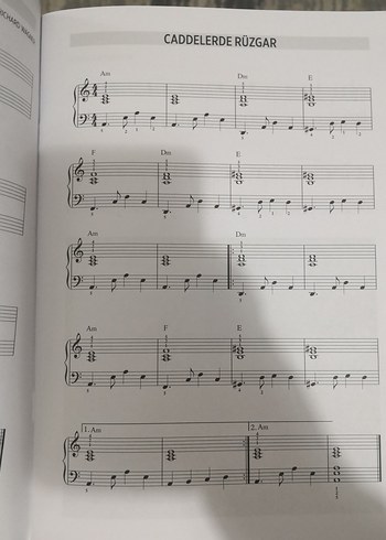 Piyano Eşlikler Kitabı - Görsel 2