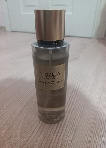 Victoria secret vücut spreyi orjinal bare vanilya 
