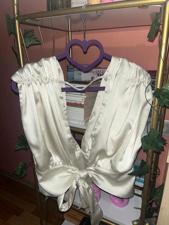 Saten V Yaka Drapeli Kadın Bluz - Görsel 5