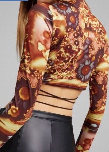 Bershka Sırt Dekolteli Bluz - Görsel 2