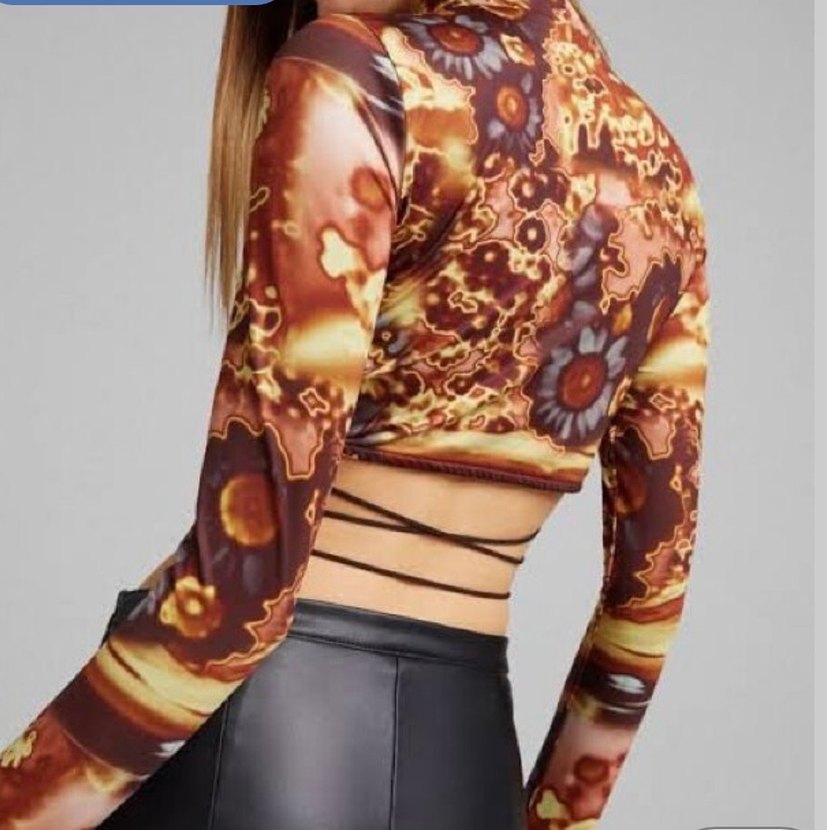 Bershka Sırt Dekolteli Bluz - Görsel 2