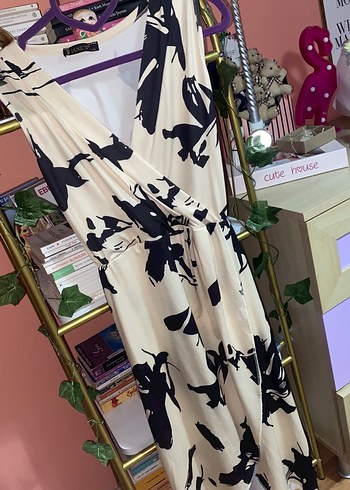 Bej Siyah Desenli V Yaka Uzun Elbise - Görsel 6