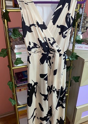 Bej Siyah Desenli V Yaka Uzun Elbise - Görsel 5