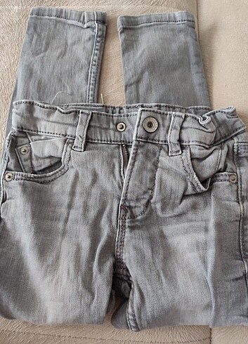 Zara Erkek çocuk kot pantolon 4-5yaş 