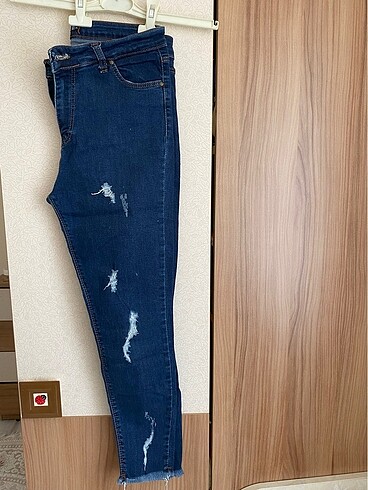 Yırtık Detaylı Jean Ambar