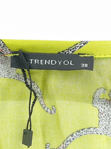 38 Beden çeşitli Renk Trendyol & Milla Gömlek %70 İndirimli.
