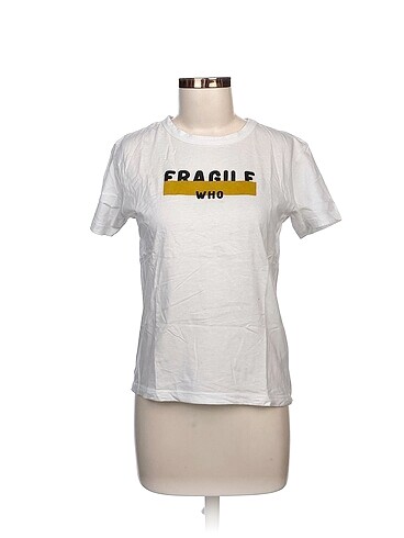 Pull and Bear T-shirt %70 İndirimli.