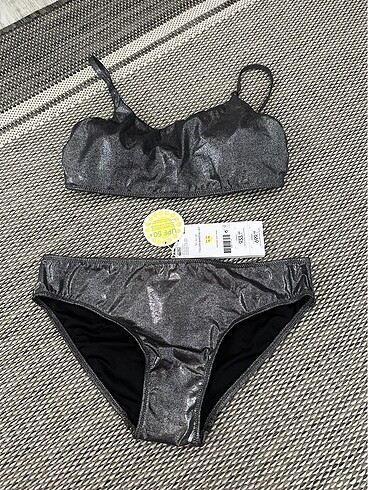 Pedli genç kız sıfır bikini takımı