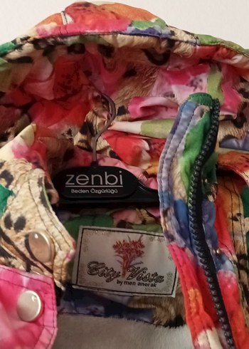 Çiçekli ve Kürklü Kız Montu - Görsel 3