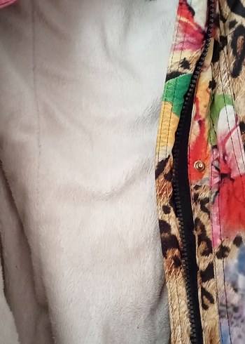 Çiçekli ve Kürklü Kız Montu - Görsel 5