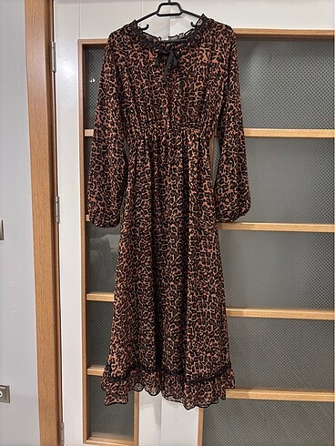 Leoparlı şifon elbise