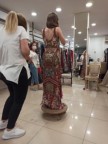 Full taşlı işlemeli elbise