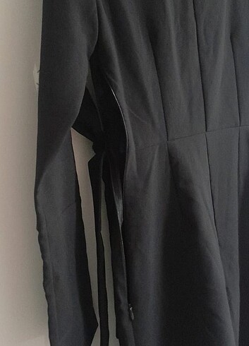 36 Beden siyah Renk Yandan bağlamalı siyah kısa elbise 