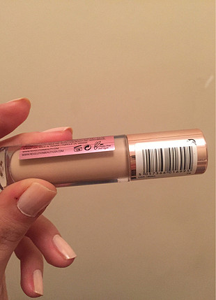 Maybelline Revolution conceal and define concealer c6