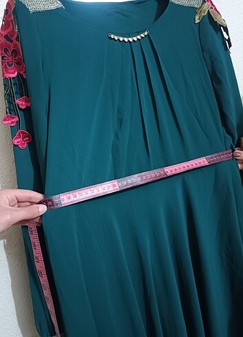 40 Beden yeşil Renk Omzu çiçek detaylı şifon elbise