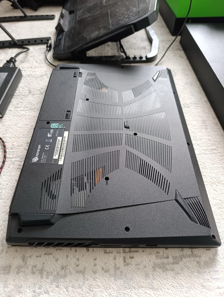 Siyah Laptop Seti ve Aksesuarları - Görsel 2