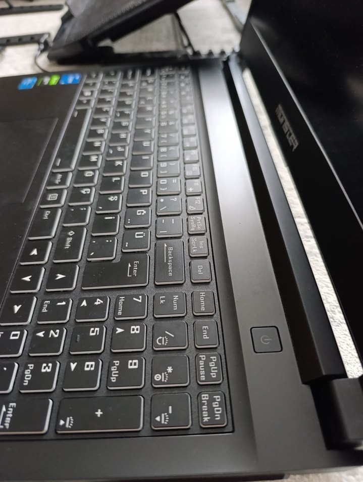 Siyah Laptop Seti ve Aksesuarları - Görsel 5