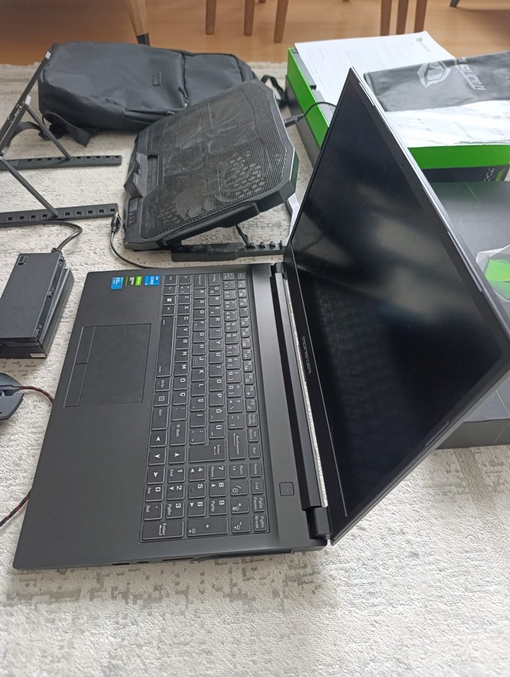 Siyah Laptop Seti ve Aksesuarları - Görsel 4