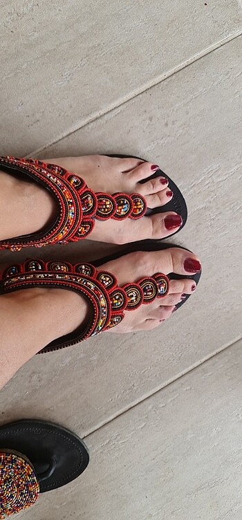 Diğer Afrika boncuklu parmak arası sandalet