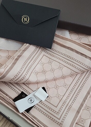 Orijinal vakko monogram eşarp