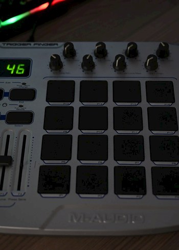 M-Audio Çok Fonksiyonlu MIDI Klavye Finger Drum - Görsel 6