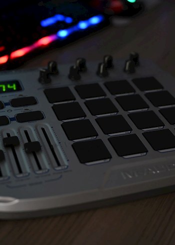 M-Audio Çok Fonksiyonlu MIDI Klavye Finger Drum - Görsel 5