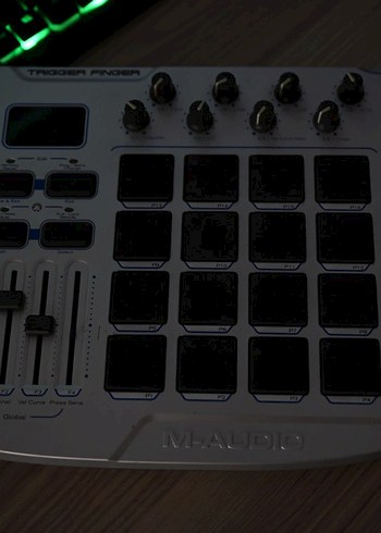 M-Audio Çok Fonksiyonlu MIDI Klavye Finger Drum - Görsel 3