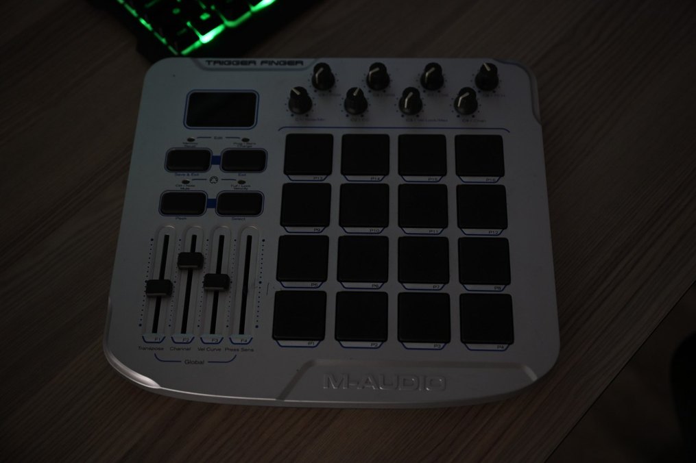 M-Audio Çok Fonksiyonlu MIDI Klavye Finger Drum - Görsel 3