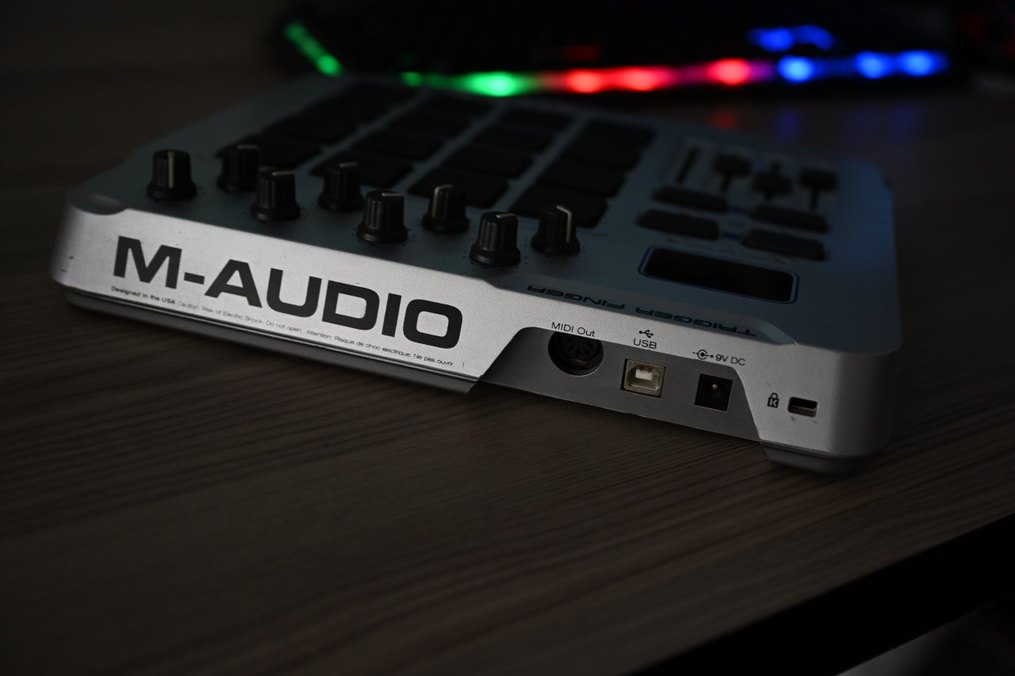 M-Audio Çok Fonksiyonlu MIDI Klavye Finger Drum - Görsel 2
