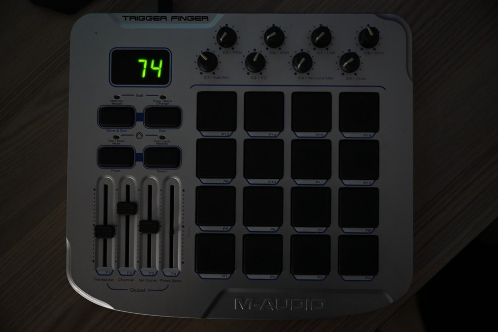 M-Audio Çok Fonksiyonlu MIDI Klavye Finger Drum - Görsel 4