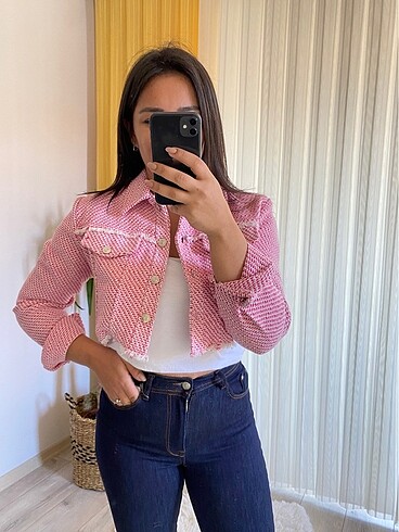 Pembe kısa ceket.