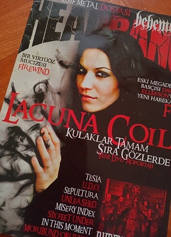 Beden Renk Iki adet rock dergisi