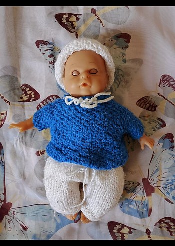 American Vintage Mavi Örgü Kıyafetli Bebek Oyuncak