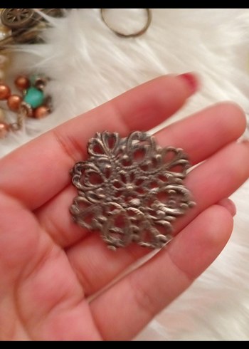 Beden Vintage Dantel İşlemeli Kadın Broş