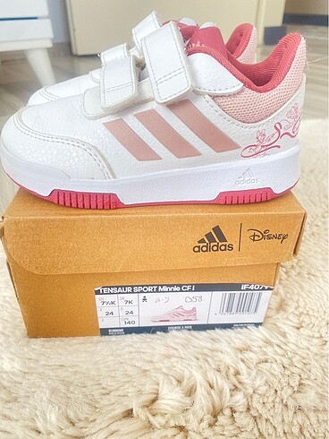 24 Beden beyaz Renk Orijinal Adidas disney spor ayakkabı