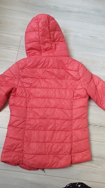 Nar çiçeği renginde mevsimlik mont - Görsel 3