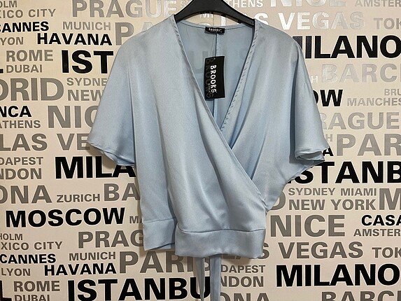 Arka detaylı bluz