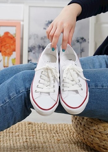 38 Beden Beyaz Bağcıklı ConverseKadın Spor Ayakkabısı