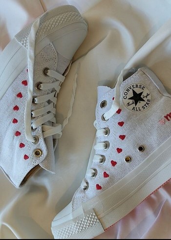 Beyaz Nakışlı Converse Kadın Dolgu Topuk Spor Ayakkabı