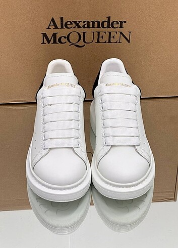 36 Beden beyaz Renk Alexander McQueen Orjinal Kalite??