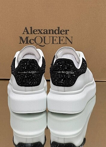 36 Beden Alexander McQueen