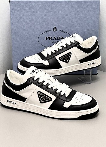 42 Beden beyaz Renk Prada