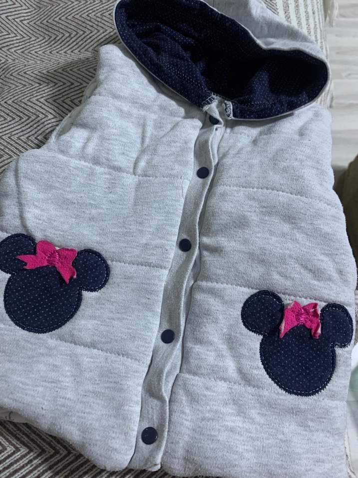 Kız Çocuk Gri Kapüşonlu Düğmeli Yelek - Görsel 2