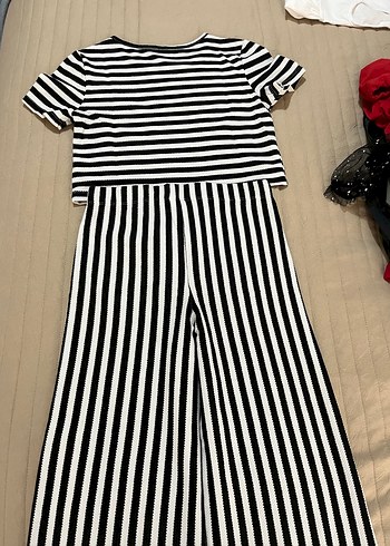 LC Waikiki Kız çocuk Siyah Beyaz Çizgili Bol Kesim pantolon -bluz