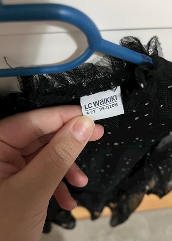LC Waikiki Pastel Mavi Nakışlı Kız Kot Elbise ve siyah kız çocuk elbise