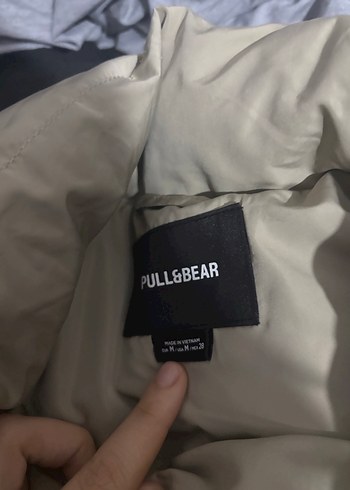 Gri Şişme Kadın Kışlık Mont kolunda lekeler var fotoğrafta ki
Gi - Görsel 2