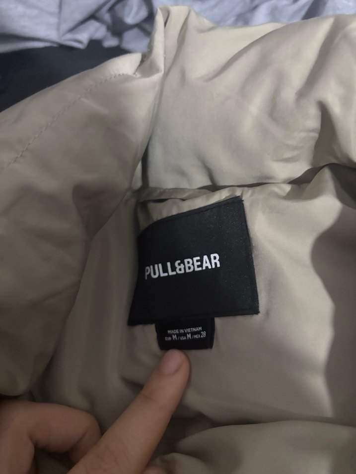 Gri Şişme Kadın Kışlık Mont kolunda lekeler var fotoğrafta ki
Gi - Görsel 2